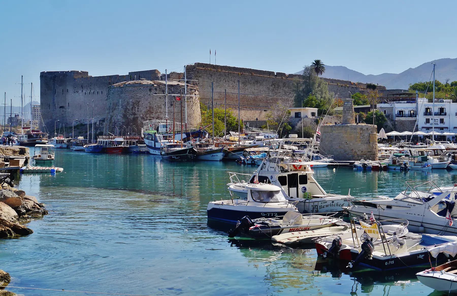 Girne Kalesi taş surları