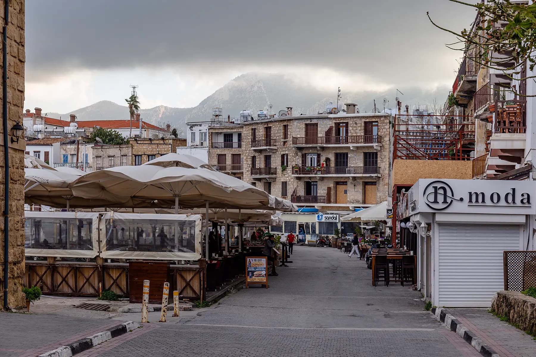 Girne limanı, tekneler ve Akdeniz
