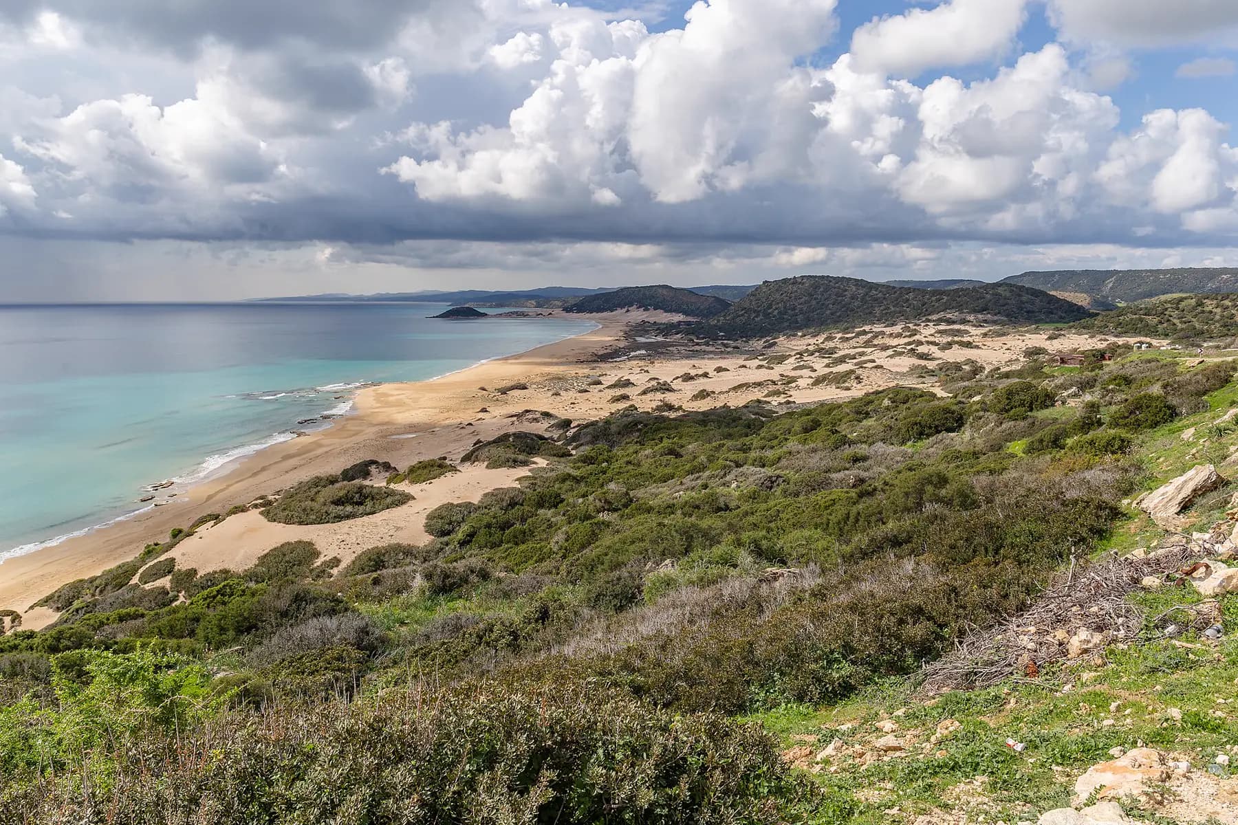 Karpaz Altınkum sahili, geniş kum ve deniz